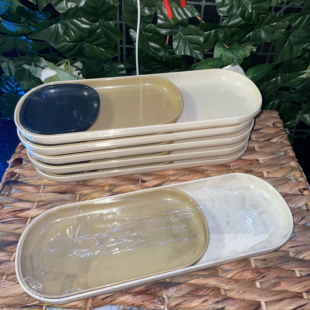 Set of 6 Oval plastic trays in Neutral Tones